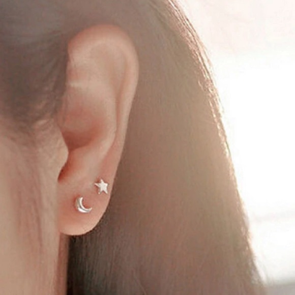 NEW!💙💎STAR⭐️MOON🌙STUDS!💎💙SILVER PLATED! CUTE! - Picture 2 of 8